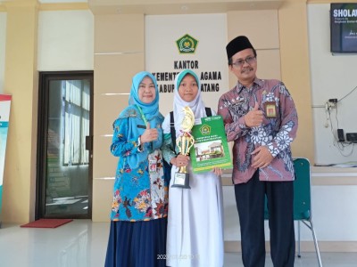 Siswa MIN 2 Batang berhasil memenangkan Lomba Sains Madrasah tingkat Kabupaten.